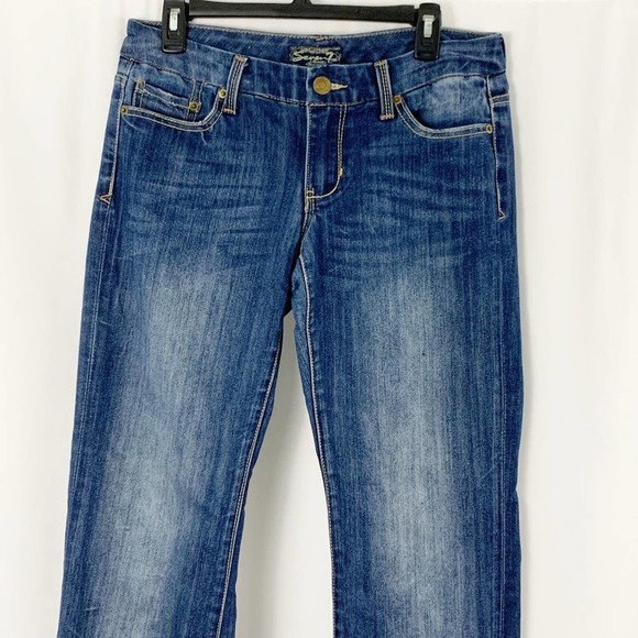 7 Lightly Distressed Bootcut Jeans 30 - Picture 2 of 13